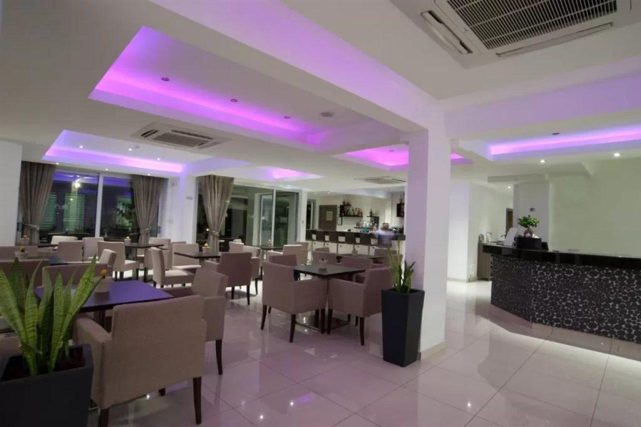 Frixos Suites Hotel Apts Oroklini Buitenkant foto