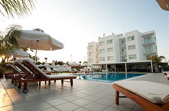 Frixos Suites Hotel Apts Oroklini Buitenkant foto