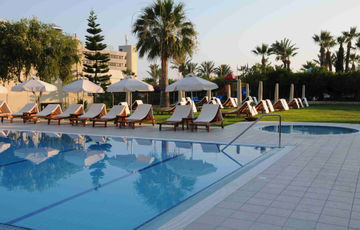 Frixos Suites Hotel Apts Oroklini Buitenkant foto