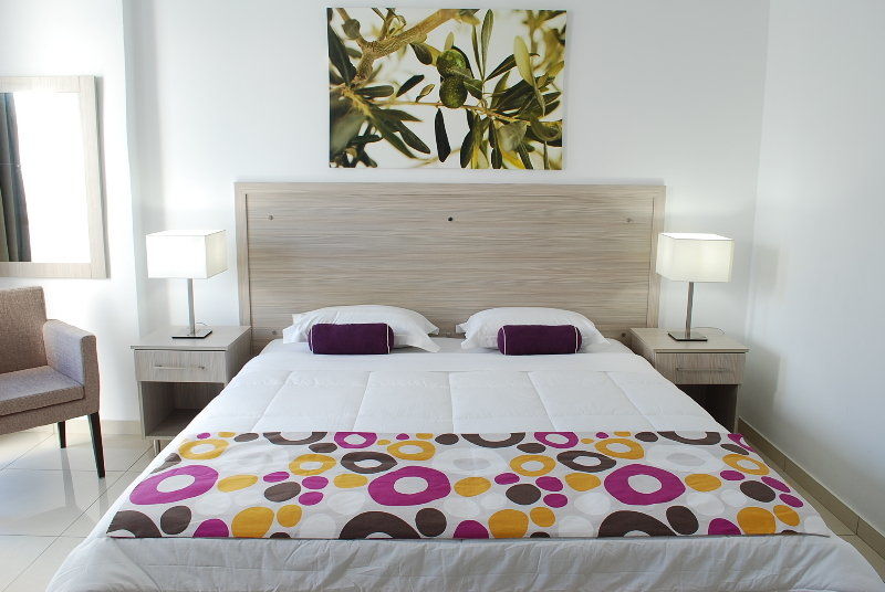 Frixos Suites Hotel Apts Oroklini Buitenkant foto