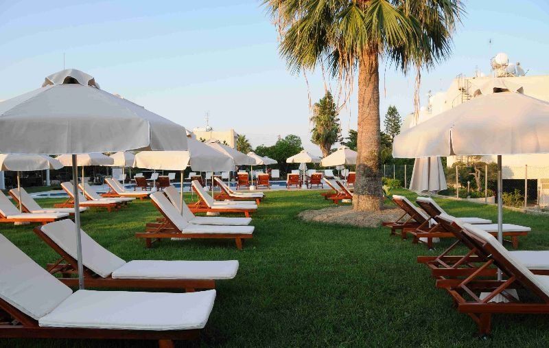 Frixos Suites Hotel Apts Oroklini Buitenkant foto